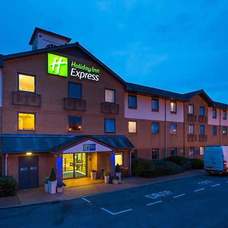Holiday Inn Express Swansea East By Ihg Buitenkant foto