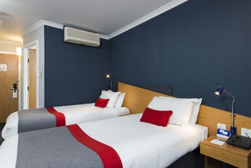 Holiday Inn Express Swansea East By Ihg Buitenkant foto