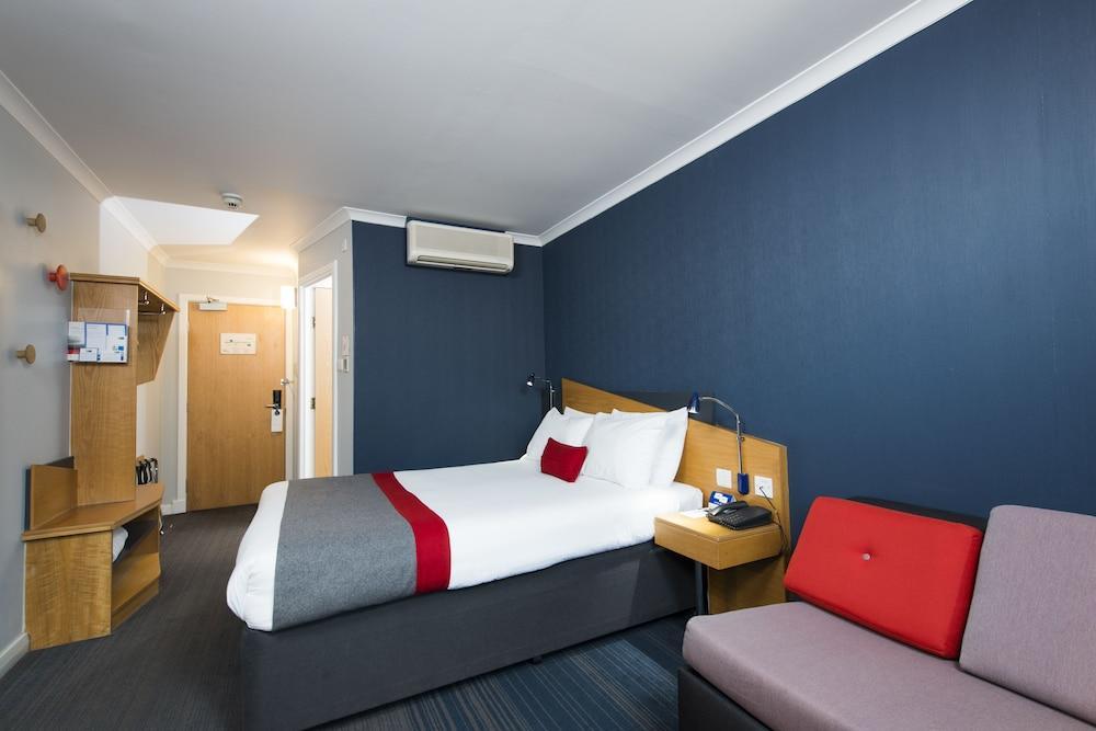 Holiday Inn Express Swansea East By Ihg Buitenkant foto