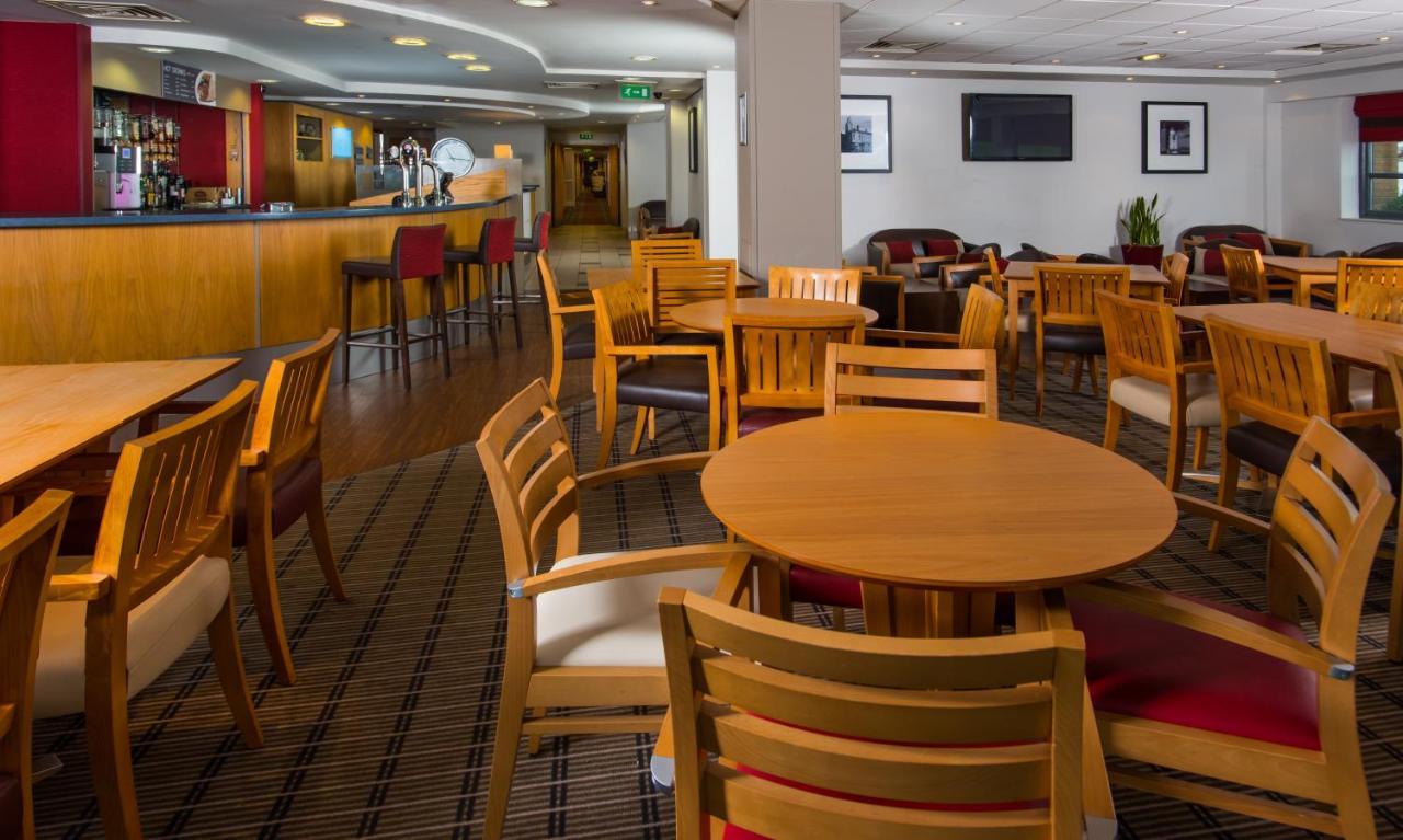 Holiday Inn Express Swansea East By Ihg Buitenkant foto