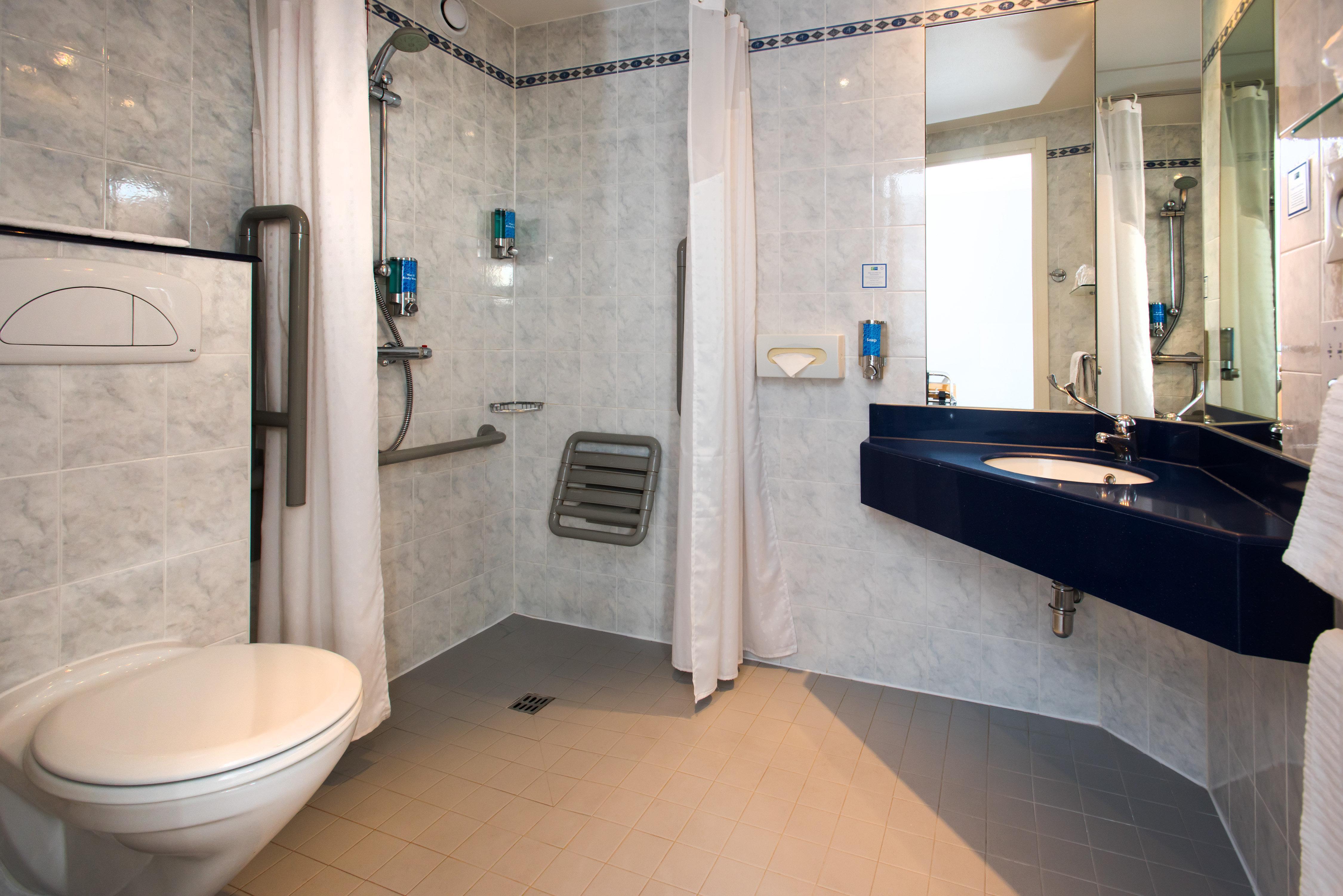 Holiday Inn Express Swansea East By Ihg Buitenkant foto