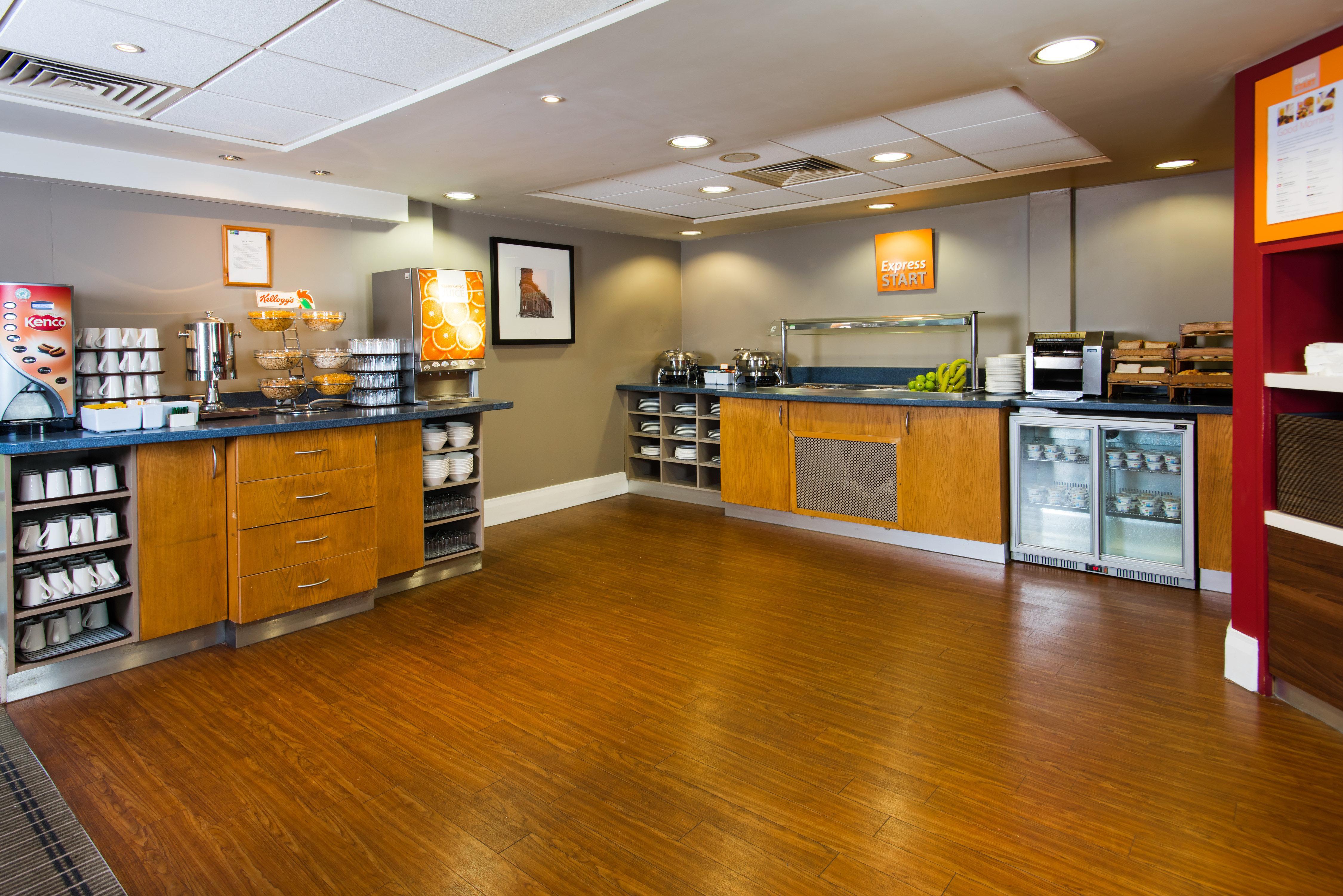 Holiday Inn Express Swansea East By Ihg Buitenkant foto