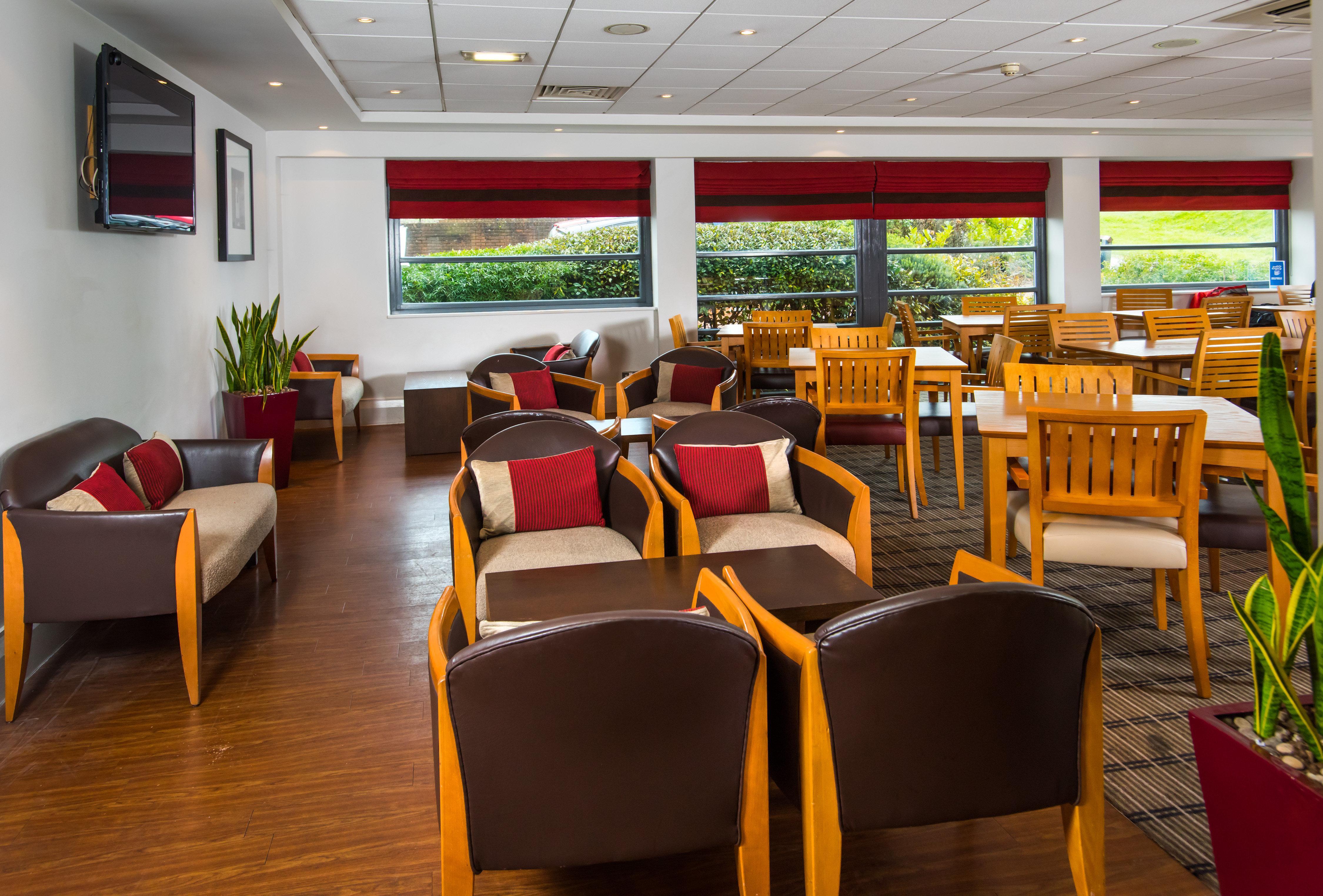 Holiday Inn Express Swansea East By Ihg Buitenkant foto