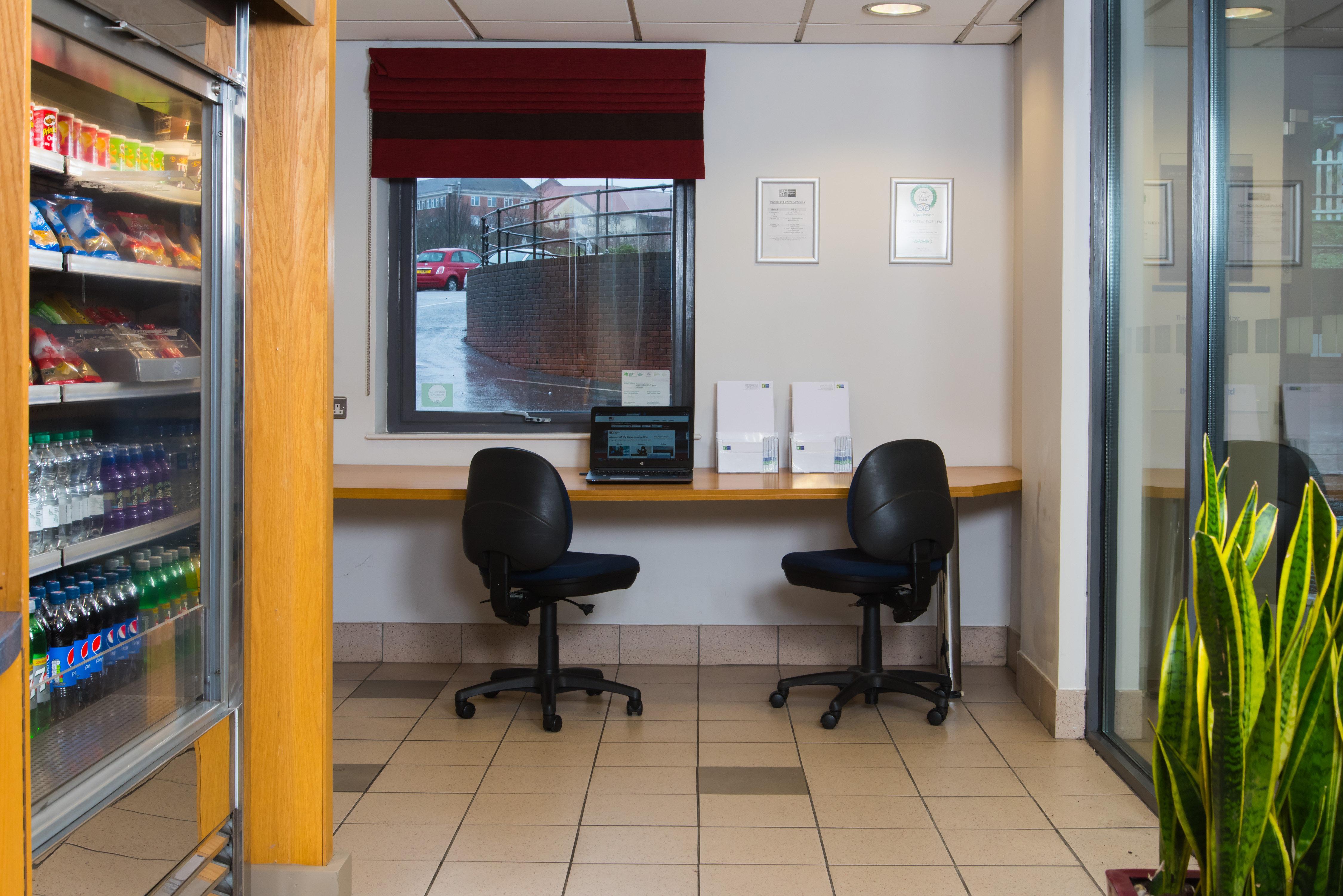 Holiday Inn Express Swansea East By Ihg Buitenkant foto