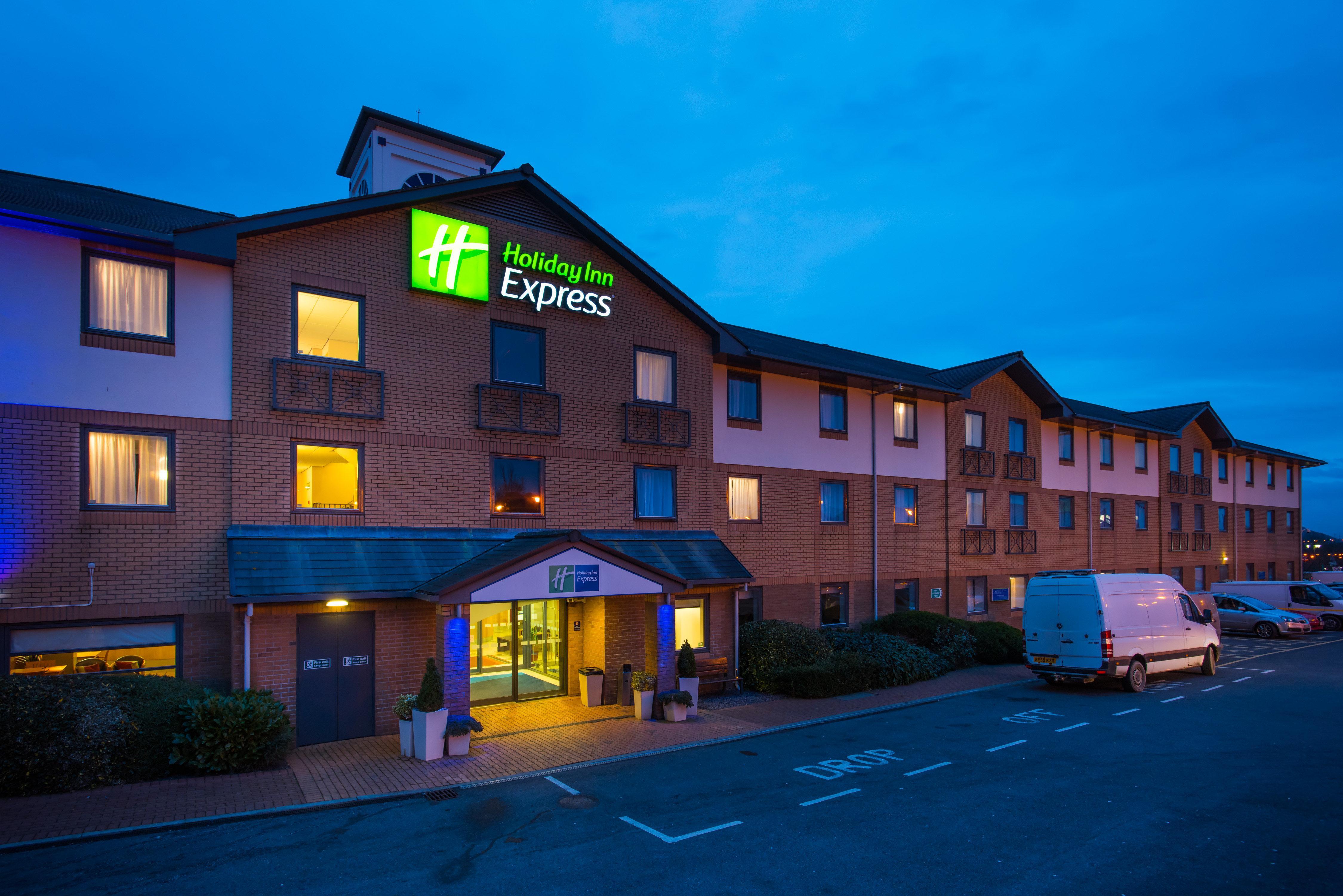 Holiday Inn Express Swansea East By Ihg Buitenkant foto