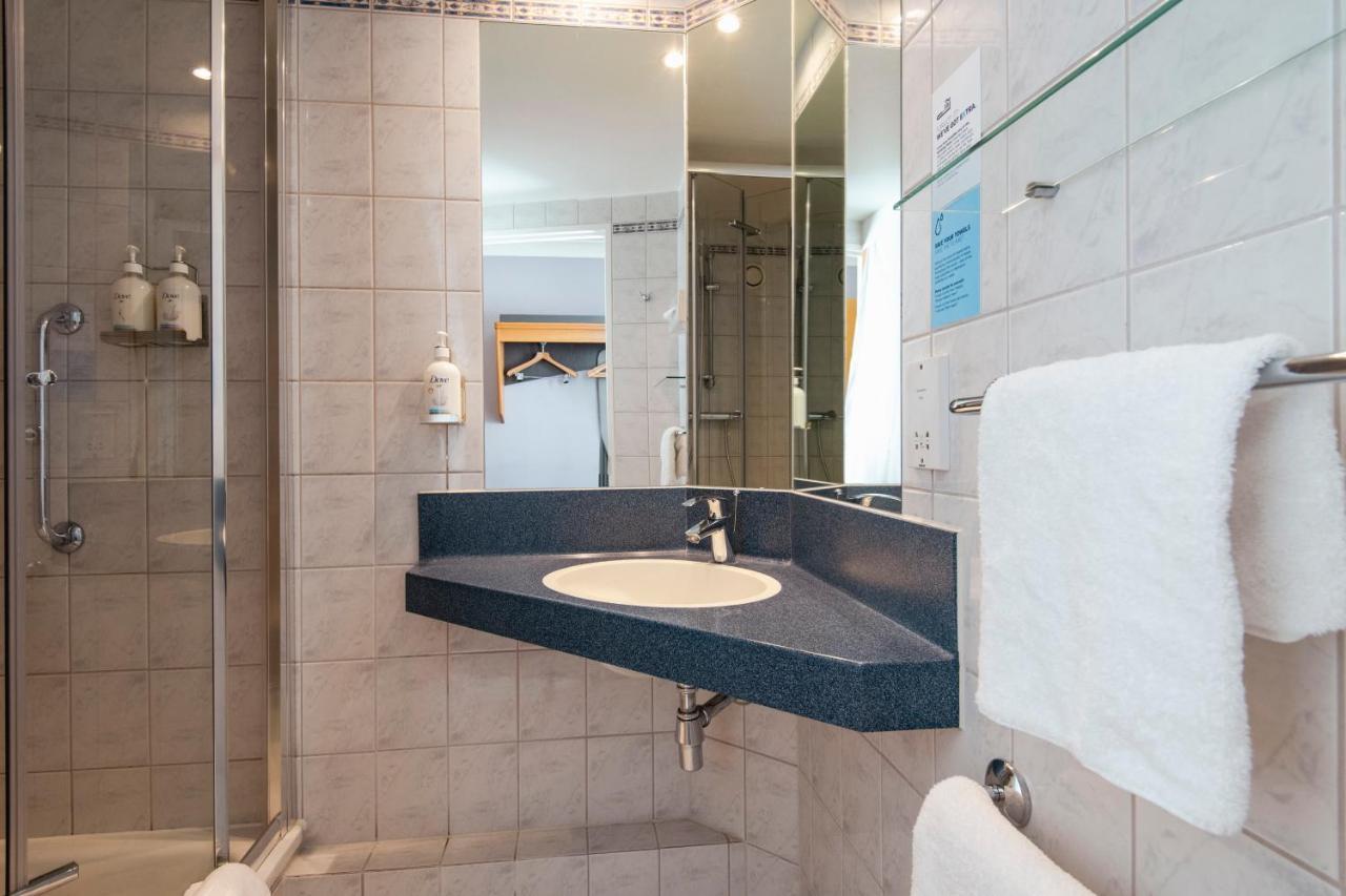 Holiday Inn Express Swansea East By Ihg Buitenkant foto