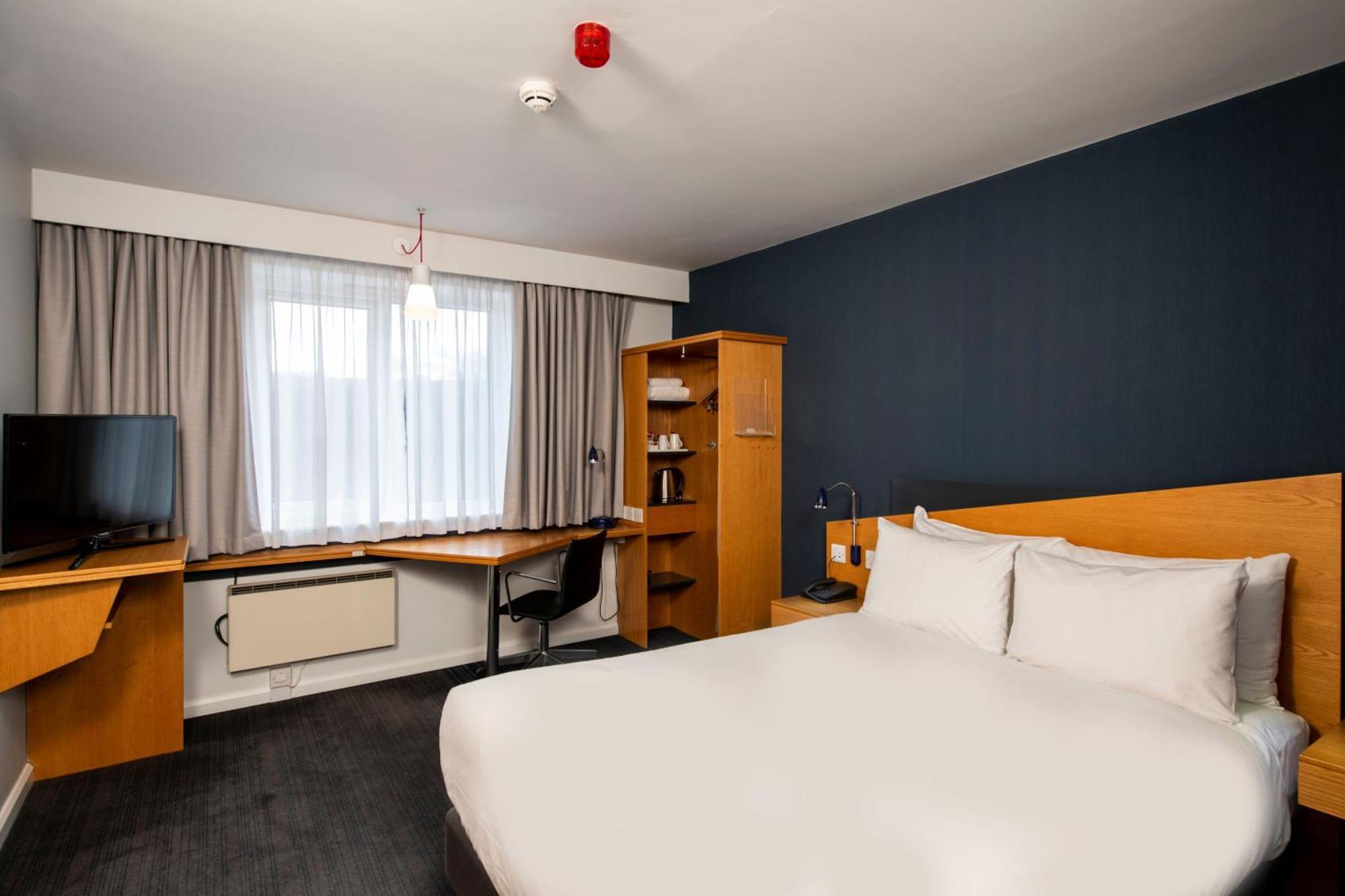 Holiday Inn Express Swansea East By Ihg Buitenkant foto