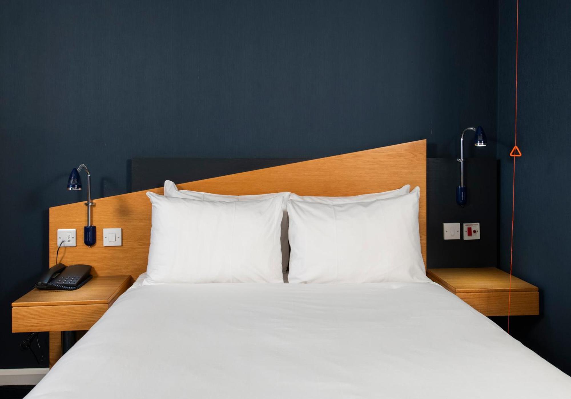Holiday Inn Express Swansea East By Ihg Buitenkant foto