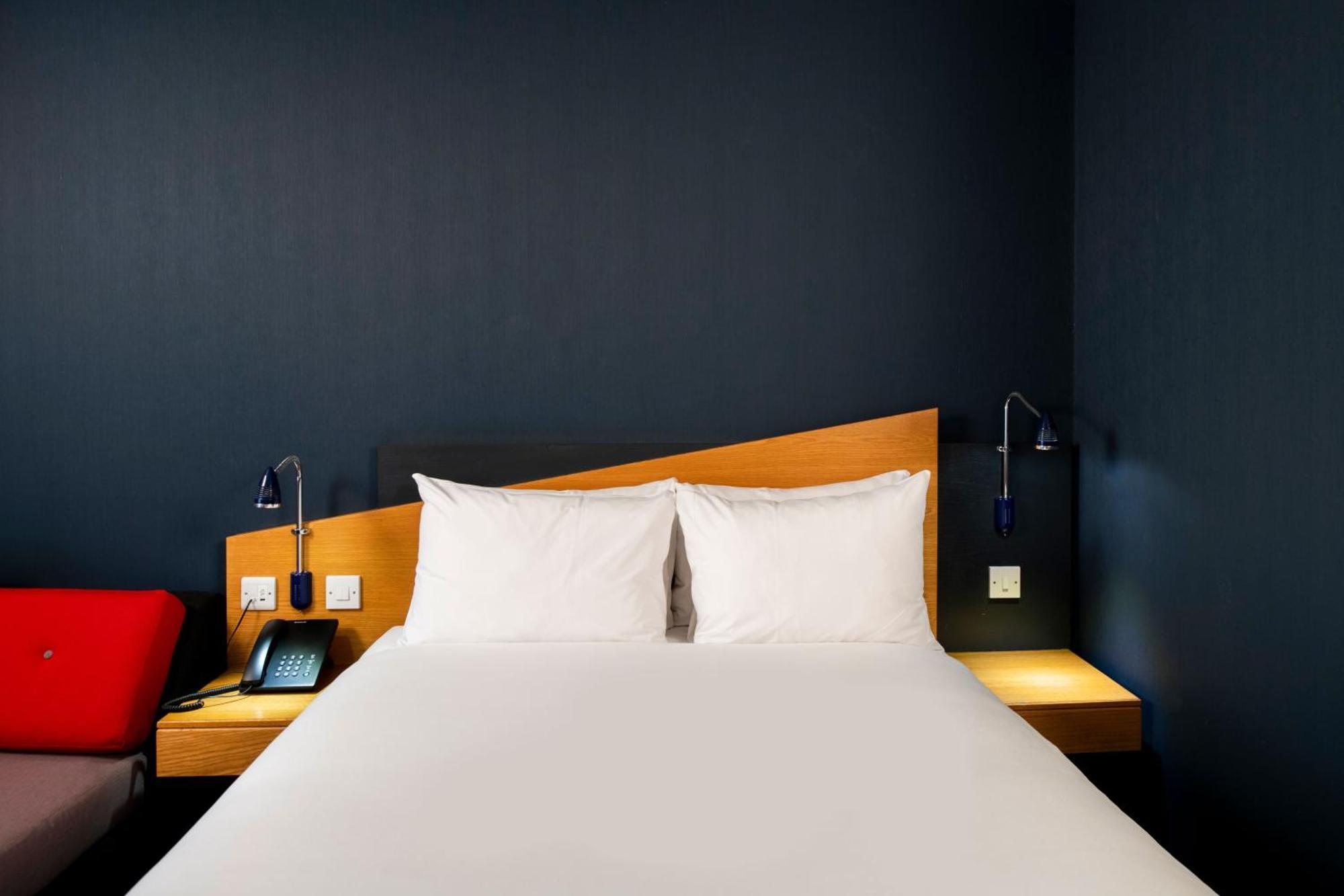 Holiday Inn Express Swansea East By Ihg Buitenkant foto