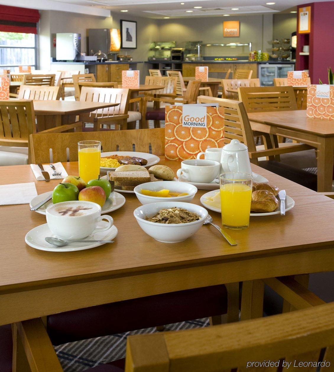 Holiday Inn Express Swansea East By Ihg Restaurant foto