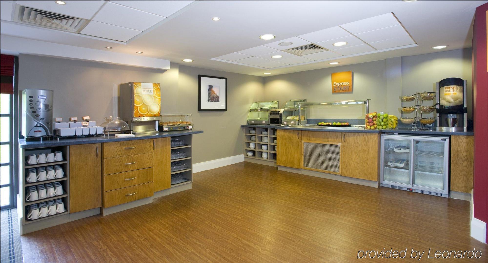 Holiday Inn Express Swansea East By Ihg Restaurant foto