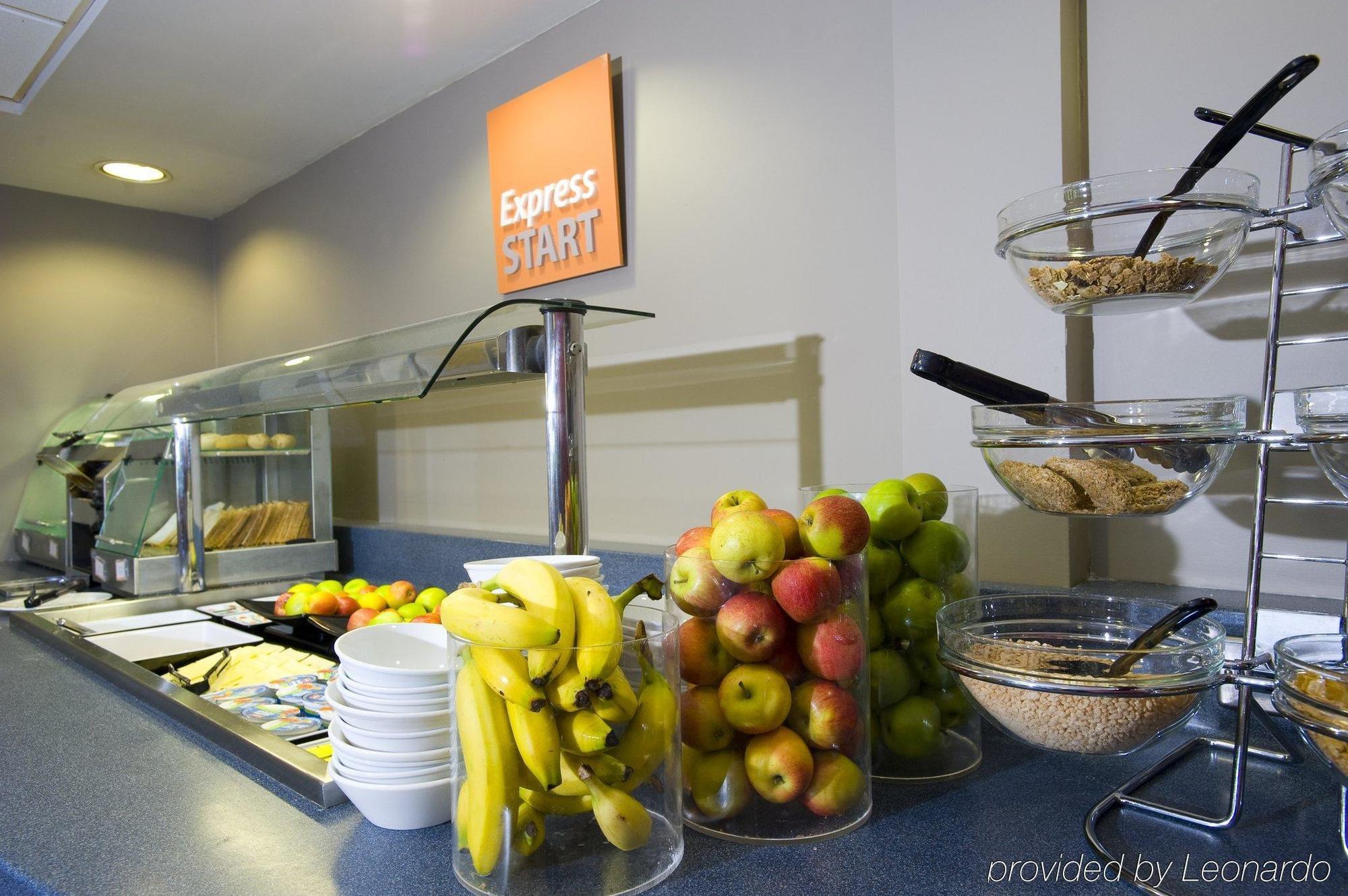 Holiday Inn Express Swansea East By Ihg Restaurant foto