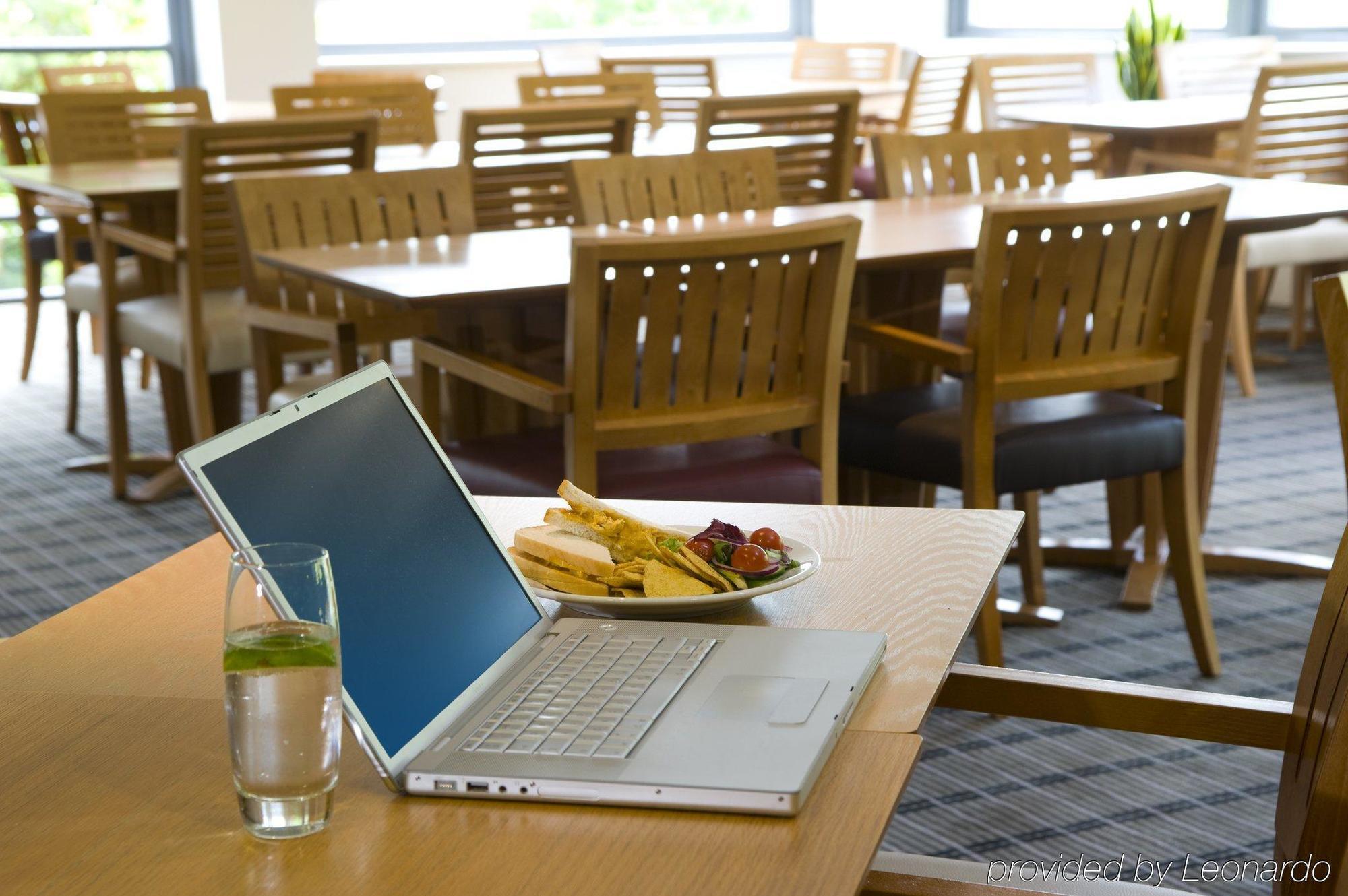 Holiday Inn Express Swansea East By Ihg Restaurant foto