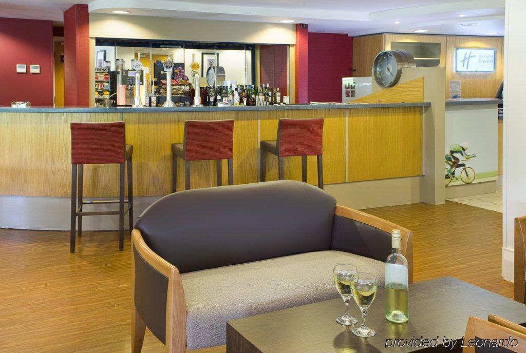 Holiday Inn Express Swansea East By Ihg Restaurant foto