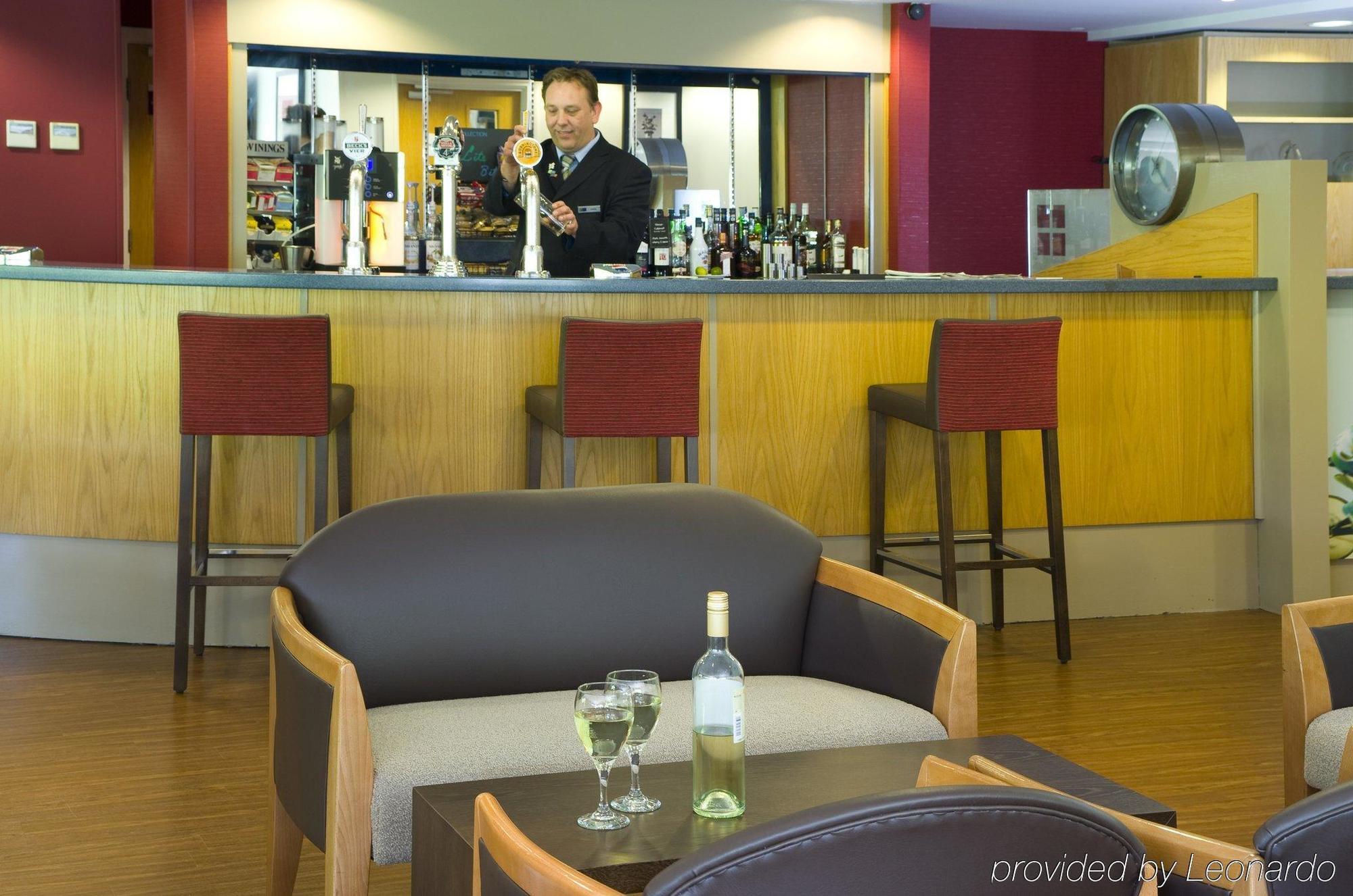 Holiday Inn Express Swansea East By Ihg Buitenkant foto