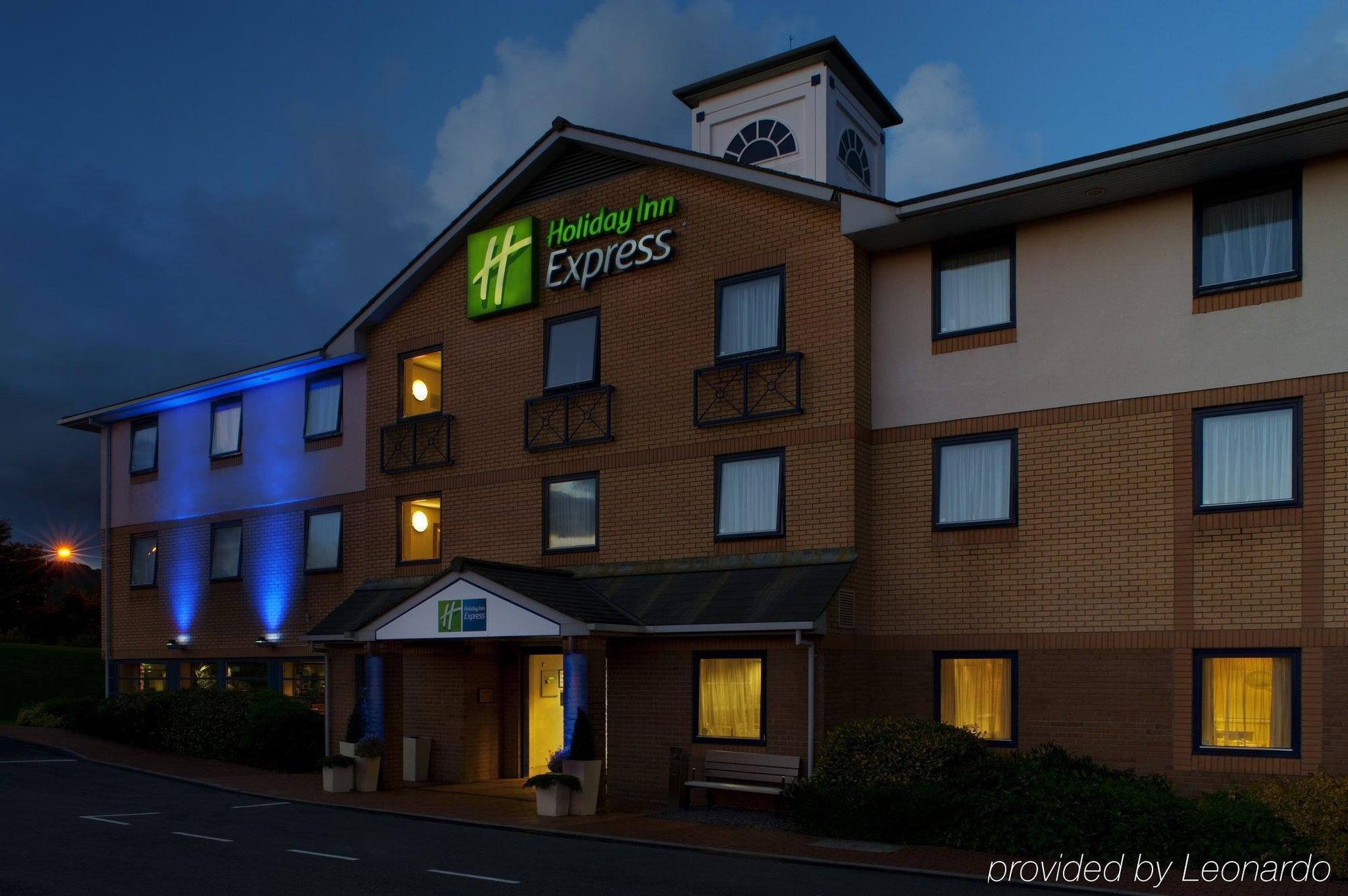 Holiday Inn Express Swansea East By Ihg Buitenkant foto
