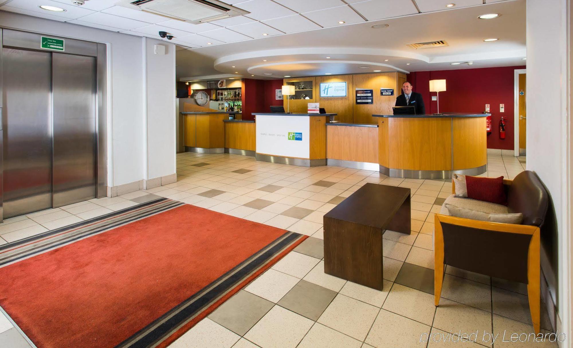 Holiday Inn Express Swansea East By Ihg Buitenkant foto