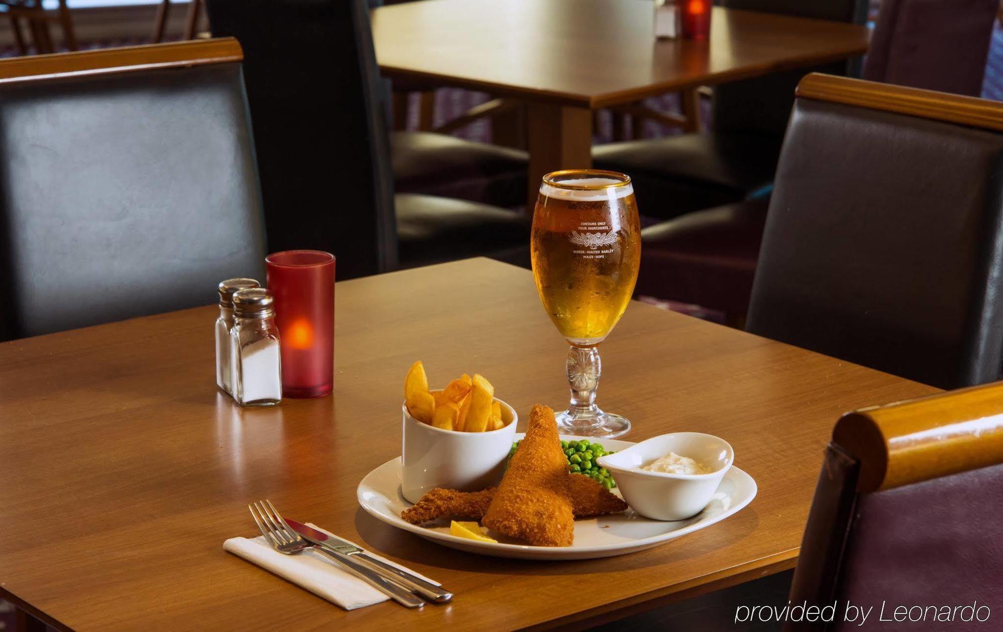 Holiday Inn Express Swansea East By Ihg Buitenkant foto