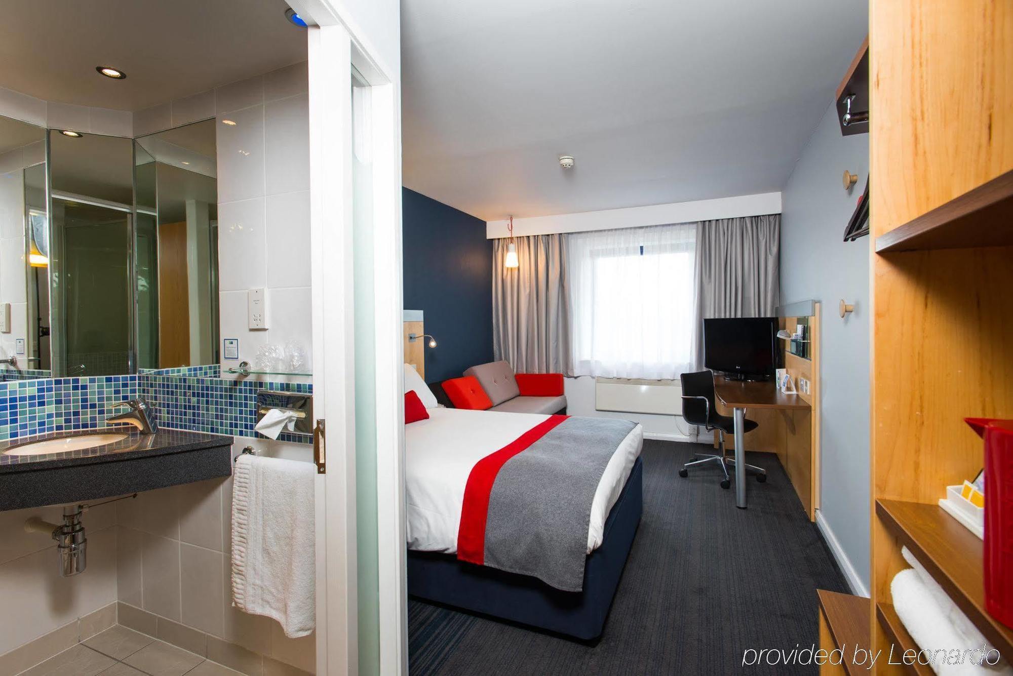 Holiday Inn Express Swansea East By Ihg Buitenkant foto