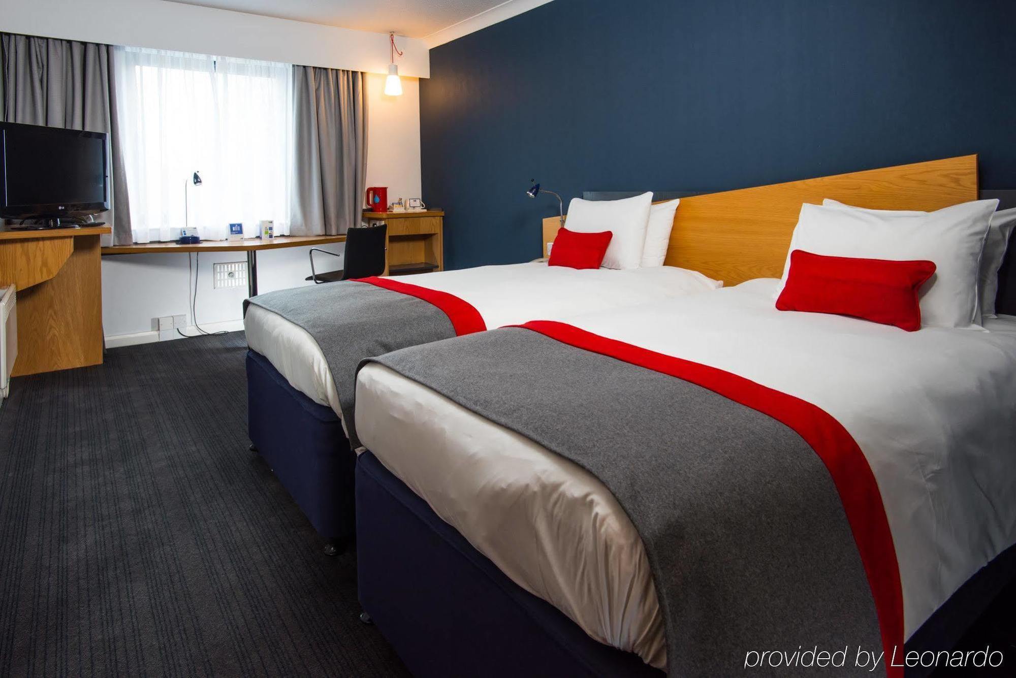 Holiday Inn Express Swansea East By Ihg Buitenkant foto