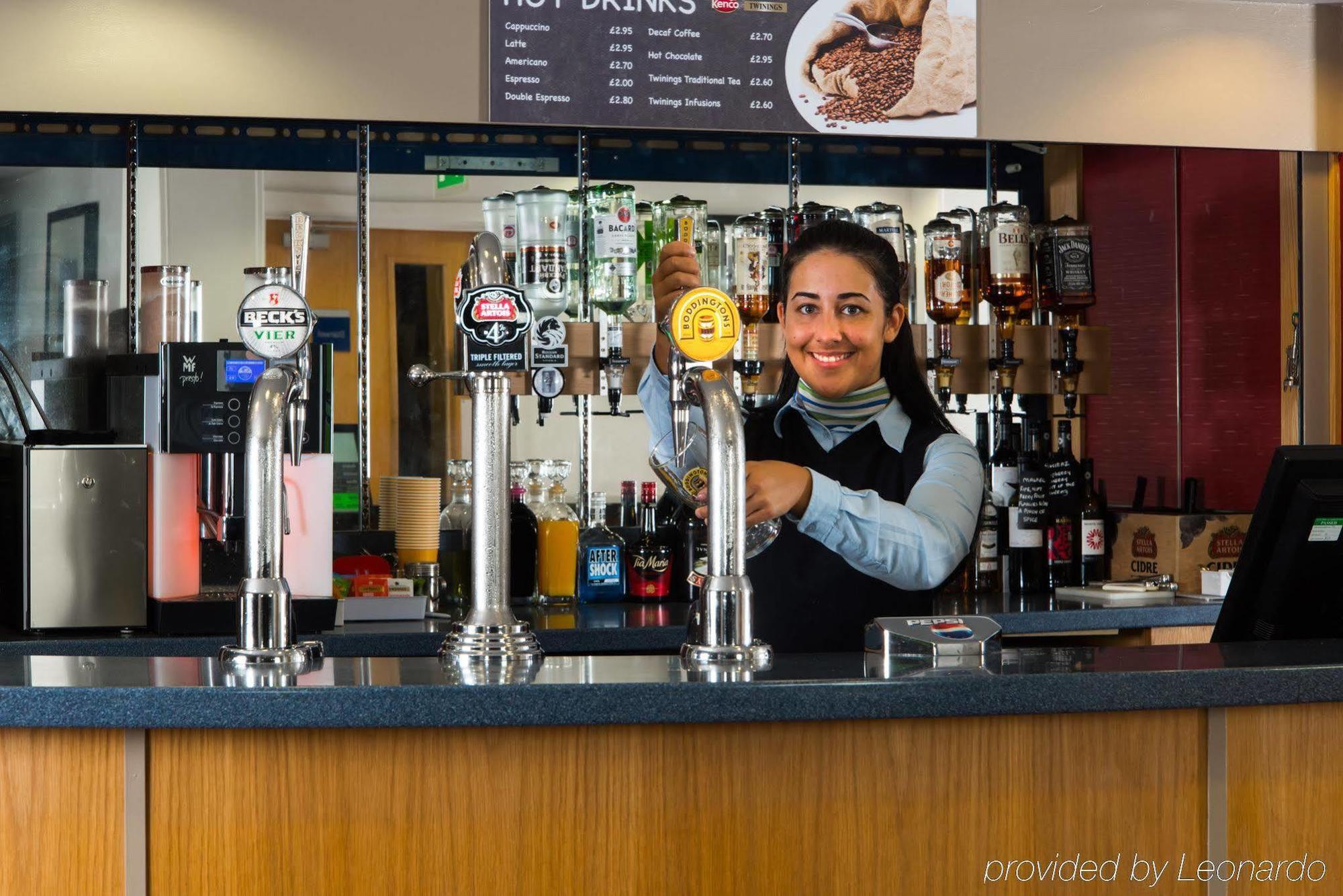 Holiday Inn Express Swansea East By Ihg Buitenkant foto