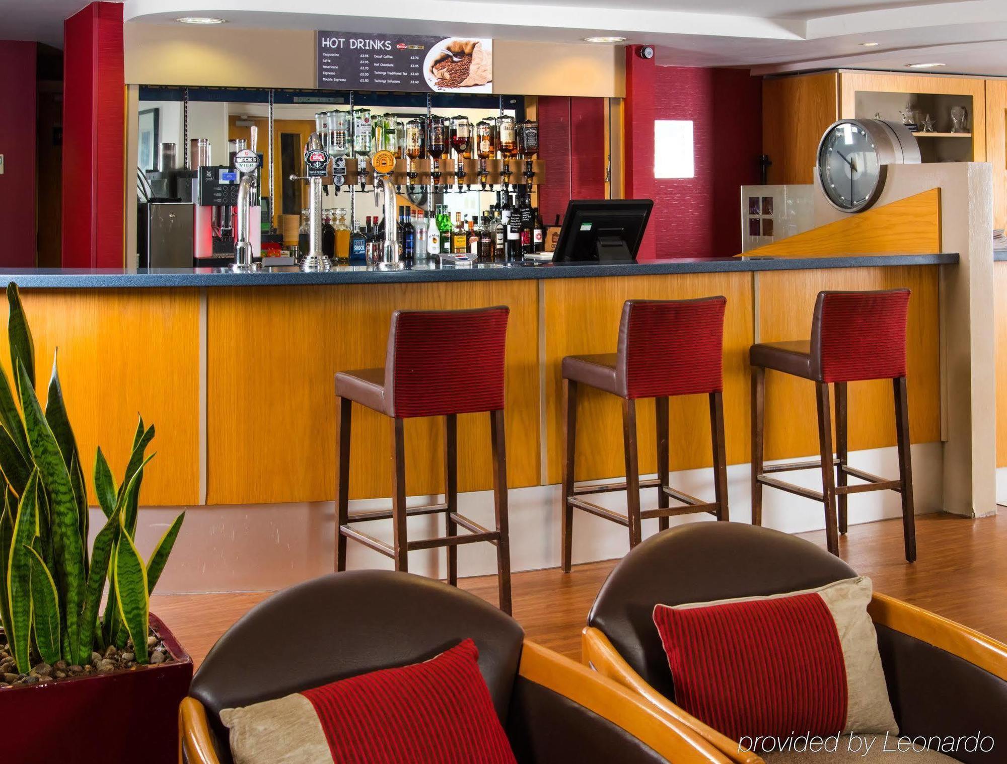 Holiday Inn Express Swansea East By Ihg Buitenkant foto