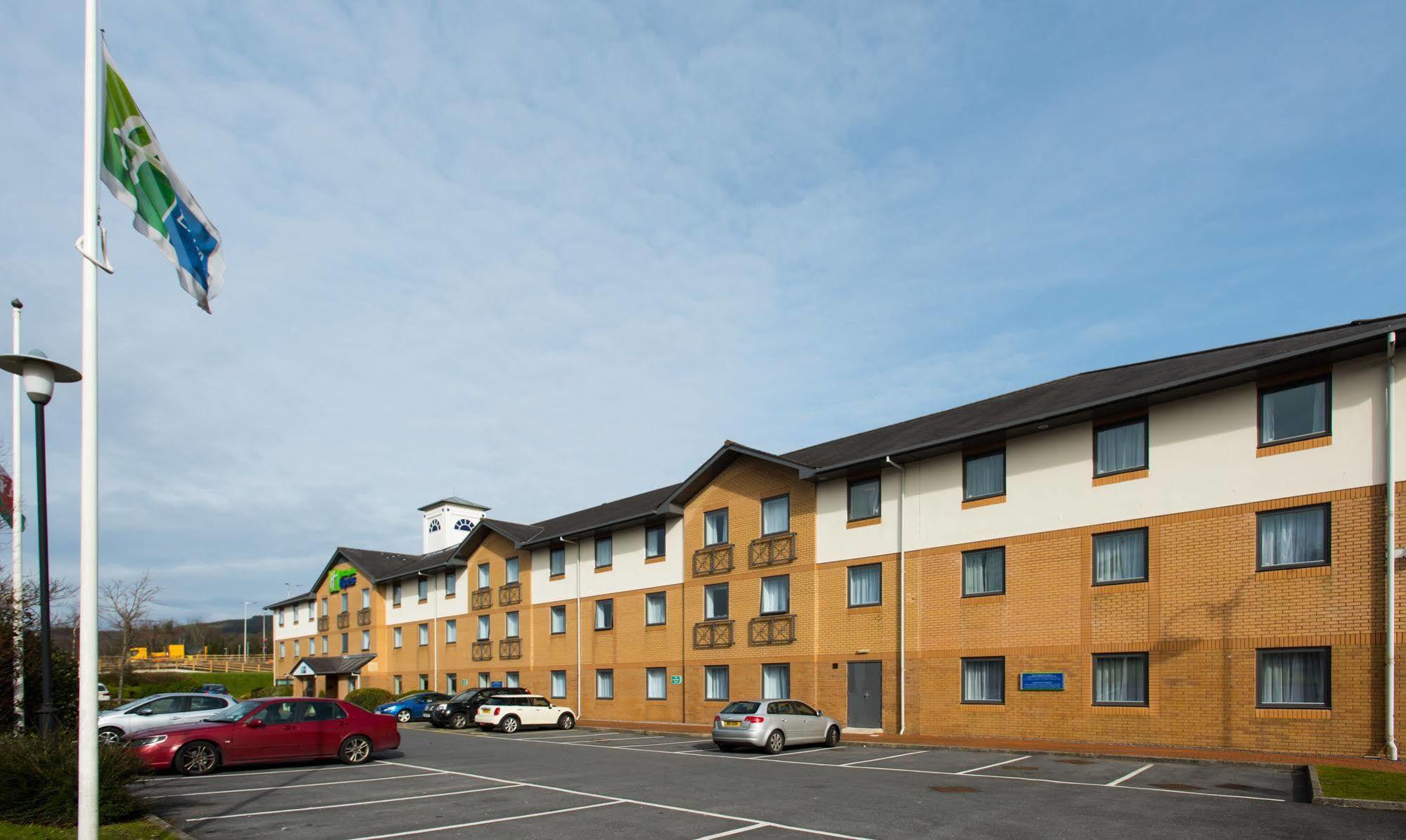 Holiday Inn Express Swansea East By Ihg Buitenkant foto