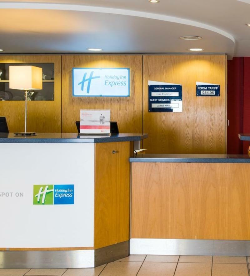 Holiday Inn Express Swansea East By Ihg Buitenkant foto