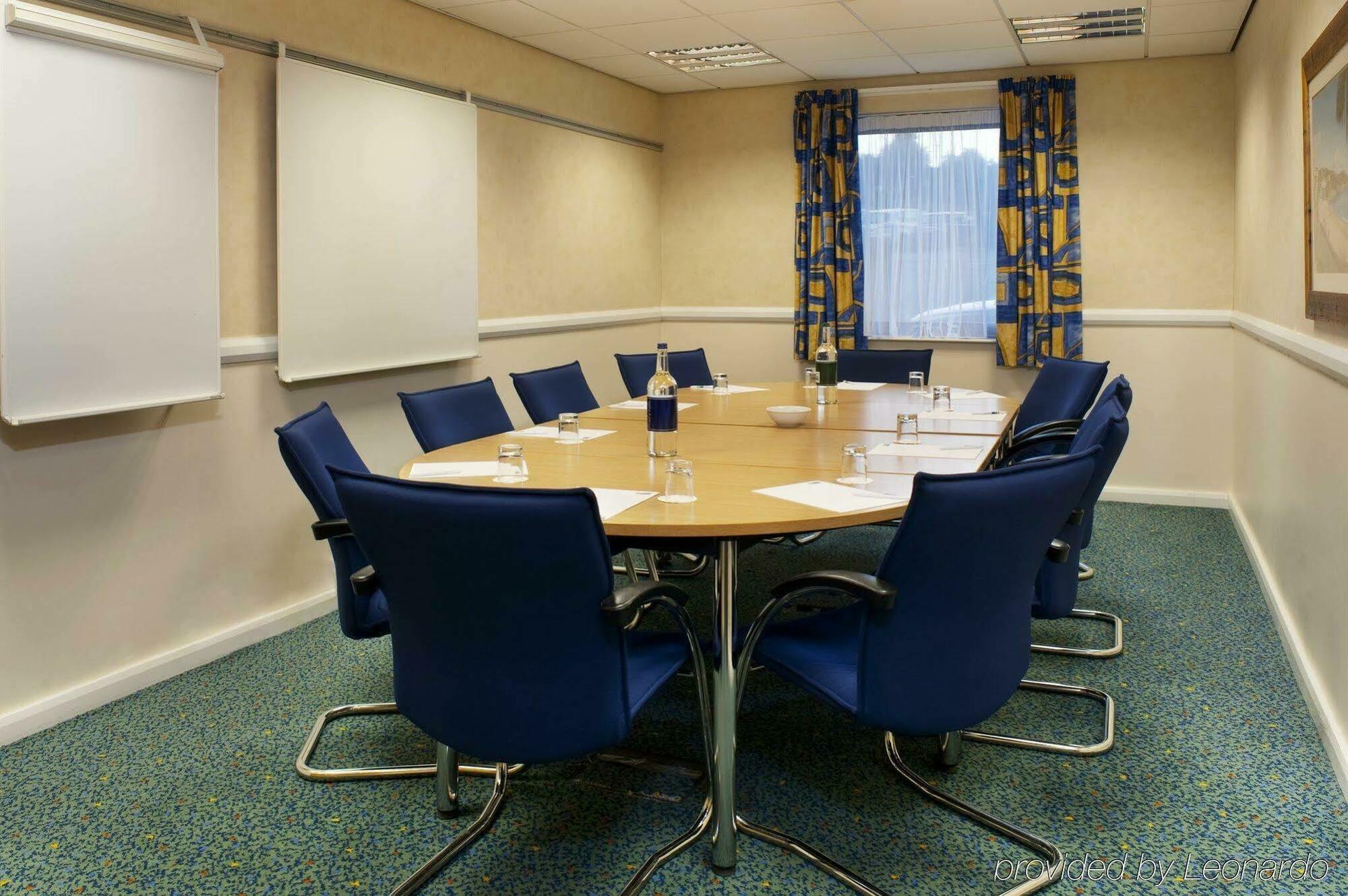 Holiday Inn Express Swansea East By Ihg Buitenkant foto
